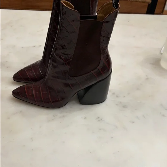 Chloe Women's Brown Leather Ankle Boots - Picture 2 of 5